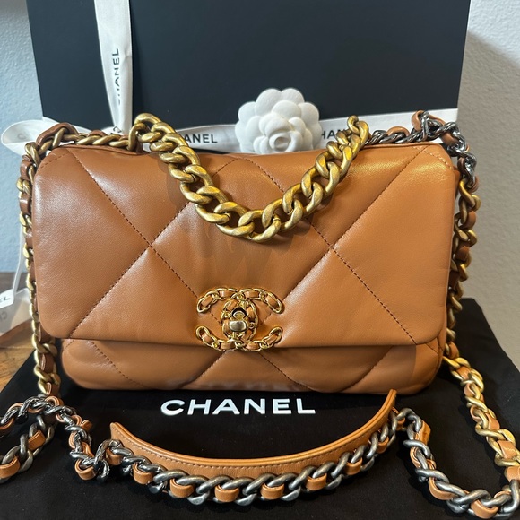 🦄RARE 🦄 Chanel 19 Small Caramel 22A Lambskin - Picture 4 of 17